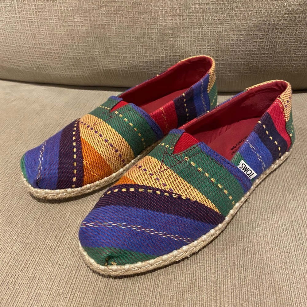 Tom’s women’s colorful espadrille shoe size 7.5